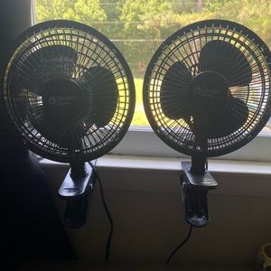 2 desk fans
